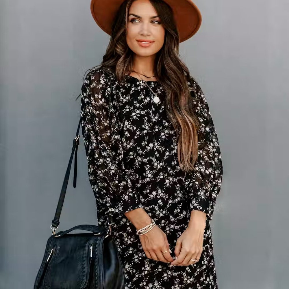 ROMANI TEXTURED FLORAL SHIFT DRESS - Picture 2 of 9